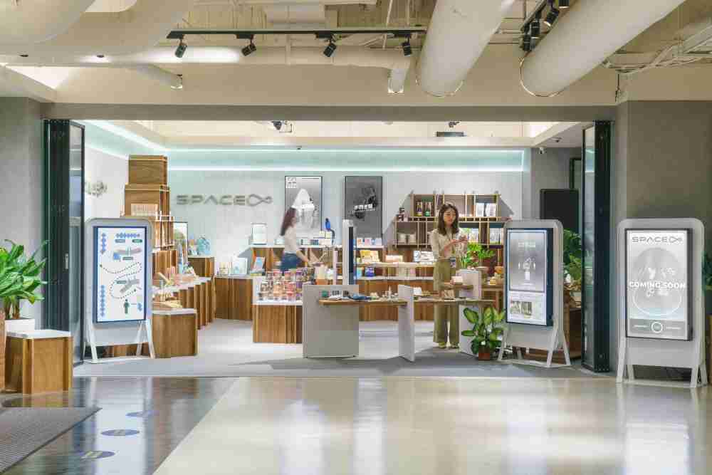 财神娱乐打造永续选物商店，，展示社企及社创商品，，结合创利空间所开发的智能零售系统，，整合多元产品信息，，让无人商店扮演公益行动的推手