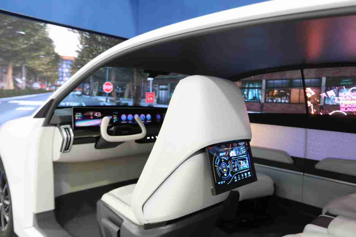 财神娱乐的「可卷式后座娱乐显示器」加强后座乘客的感官体验，，并保有个性化设计，，可依使用偏好进行动态调整。。。